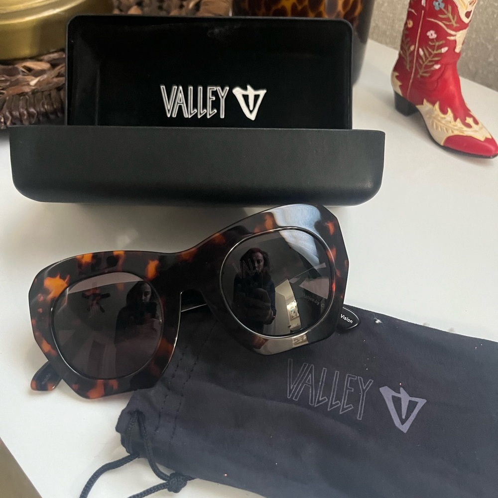 Brown Oversized Tortoiseshell Sunglasses VALLEY Eyeware